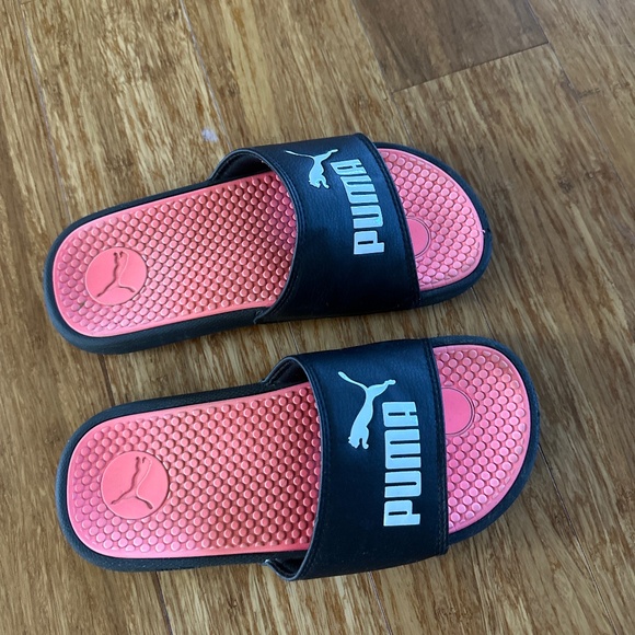 Puma girls slides - Picture 1 of 3